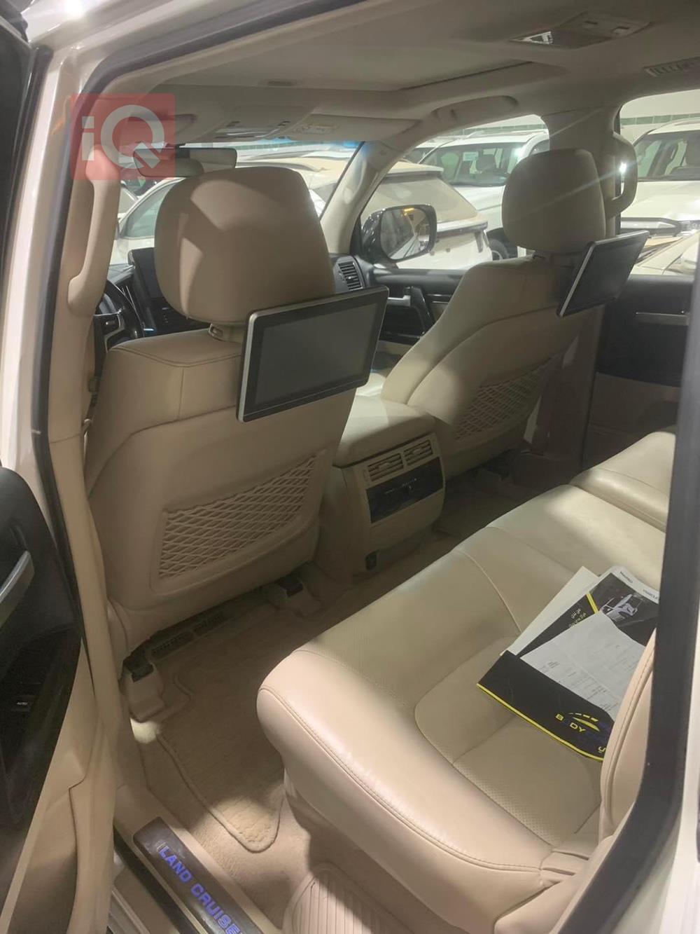 تۆیۆتا لاند کروزەر